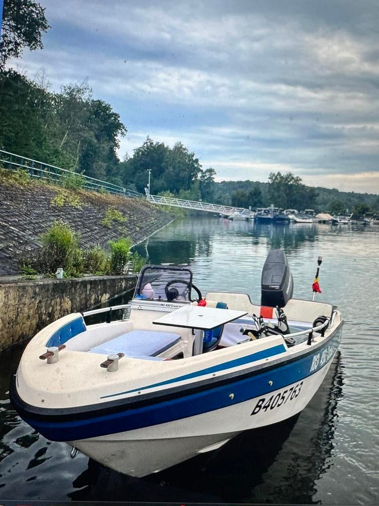 Bateau avec remorque et de nombreux accessoires, Enlèvement, Comme neuf