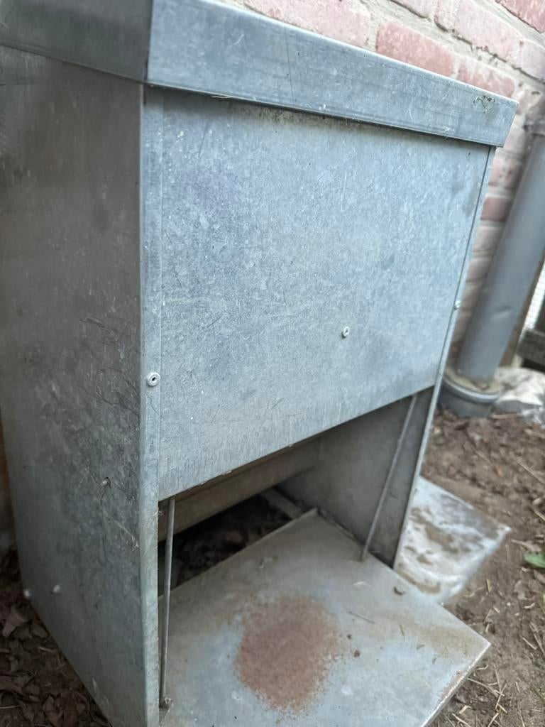 Trapbak kippenvoer – werkt perfect, metaal, Dieren en Toebehoren, Ophalen, Gebruikt, Drinken en Voederen