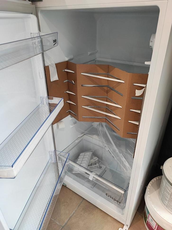 Frigo combi congélateur BEKO encastrable 145cm de haut NEUF, Electroménager, Réfrigérateurs & Frigos, Neuf, Avec congélateur séparé