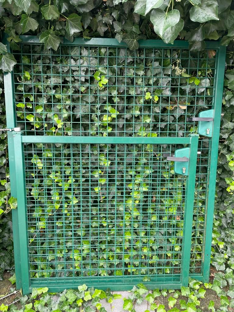 Kleine groene tuinpoort met Locinox slot: ca 98Bx95H, Ophalen, Gebruikt, Overige materialen, Draaipoort