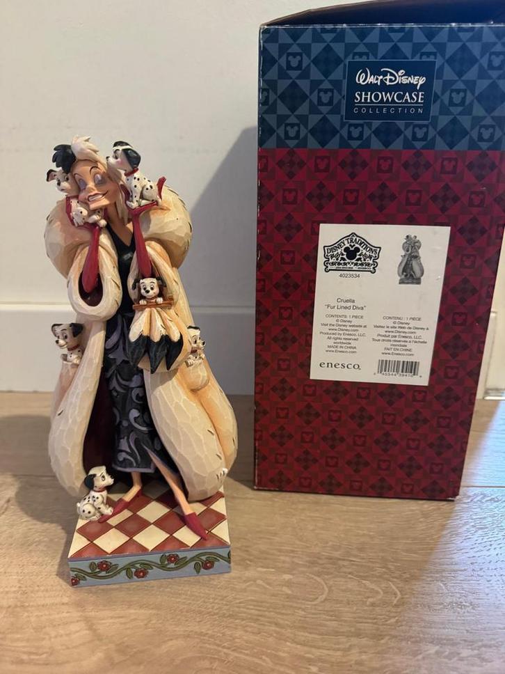 Disney traditions jim shore cruella fur lined diva, Collections, Disney, Comme neuf, Enlèvement ou Envoi