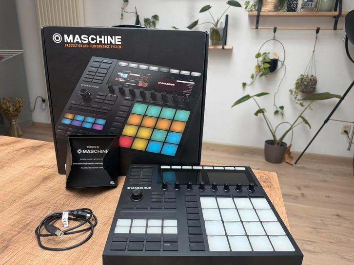 MASCHINE MK3, Muziek en Instrumenten, Midi-apparatuur, Zo goed als nieuw, Ophalen of Verzenden