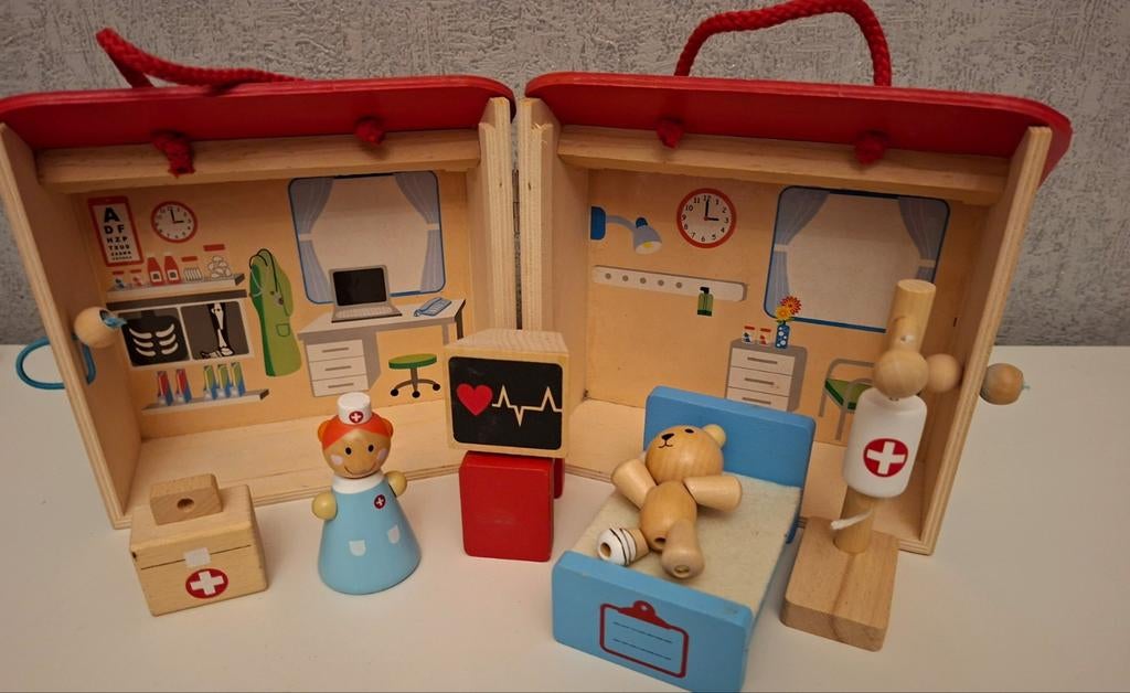 Houten speelhuis : Bigjigs Toys Mini Ziekenhuis speelset, Kinderen en Baby's, Ophalen of Verzenden