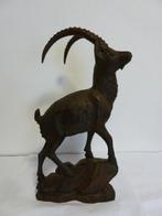 Houten gesculptuurd beeld "Steenbok op rots" 52cm 2.5kg!, Ophalen