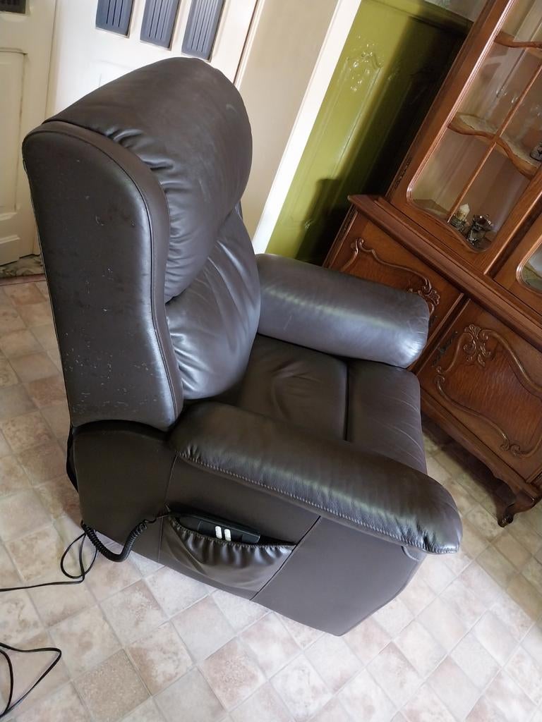 Relax etat neuf en cuir electrique vend cause deces, Maison & Meubles, Enlèvement, Cuir