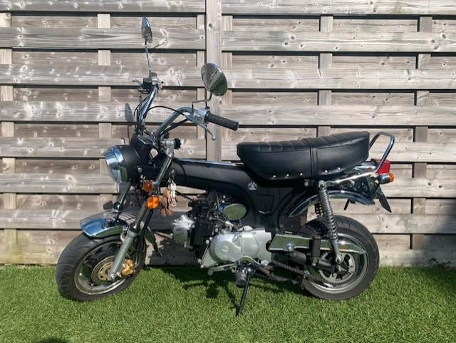 Zhenhua DX OT Mat Zwart ( klasse B) + toebehoren ( 2023), Fietsen en Brommers, Brommers | Honda, Gebruikt, Overige modellen, Klasse B (45 km/u)