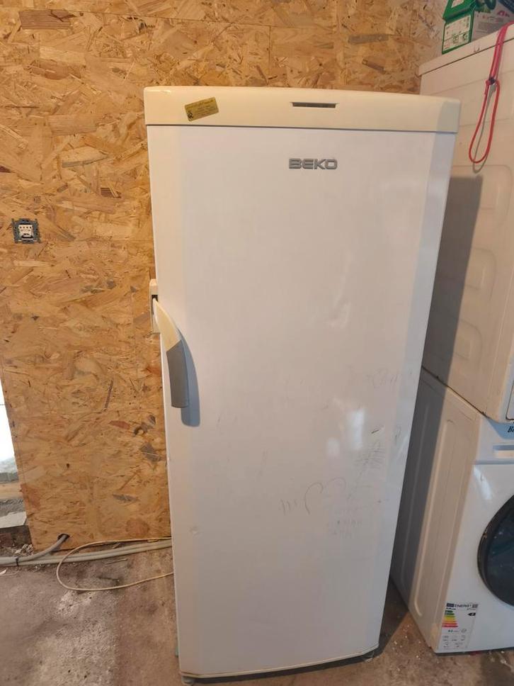 Grand congélateur armoire BEKO –
 très spacieux – bon état, Electroménager, Congélateurs, Congélateur, Congélateur