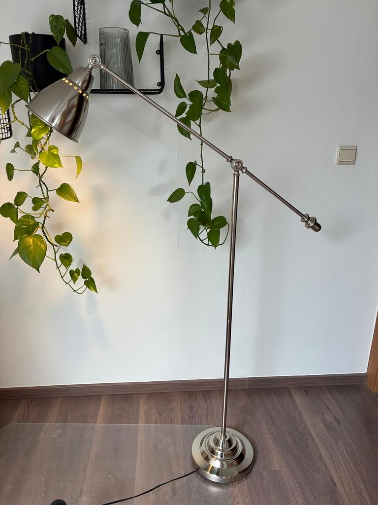 ikea Hektar staande lamp zilver, Huis en Inrichting, Lampen | Vloerlampen, Ophalen, Zo goed als nieuw