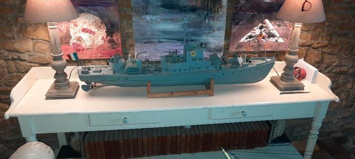 grand navire de guerre statique ou rc avec vitrine, Hobby & Loisirs créatifs, Modélisme | Bateaux & Navires, Comme neuf, Enlèvement