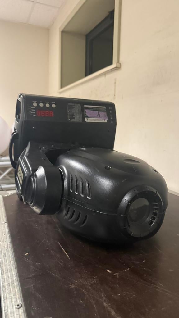 2x Showtec Profile 250 moving heads + flightcase, Ophalen, Zo goed als nieuw