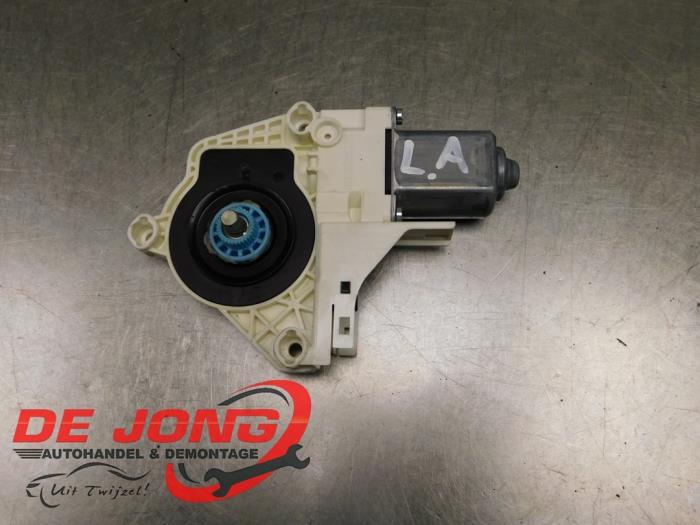 Moteur de vitre portière d'un Audi A4, Autos : Pièces & Accessoires, Carrosserie & Tôlerie, Audi, Utilisé, 3 mois de garantie