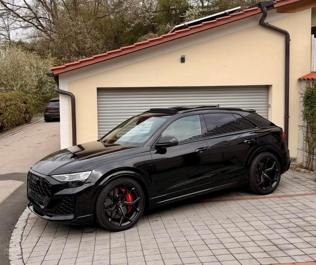 NEW RSQ8 PERF HEAD/PANO/TREKH/305/TOUR/STAD/SPORTUIT/BLACKP, Auto's, Audi, Zwart, Leder, 5 zetels, SUV of Terreinwagen