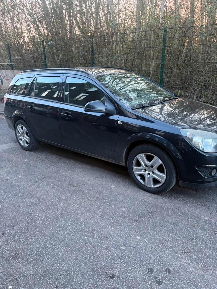 Opel astra 1.7cdti diesel année 2010 avec 242.000km euro4, Auto's, Opel, Particulier, Astra, ABS, Airbags, Airconditioning, Alarm
