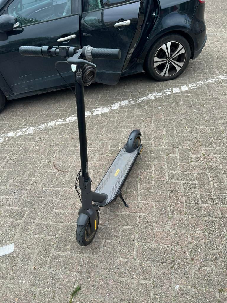 Ninebot g30 max, Fietsen en Brommers, Steps, Ophalen, Zo goed als nieuw