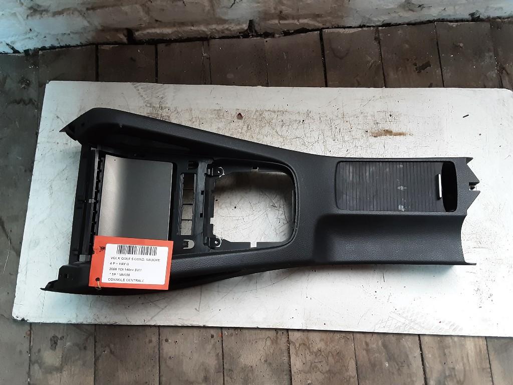 CONSOLE CENTRALE Volkswagen Golf V (1K1) (1K0863243A), Volkswagen, Mevr. I. Hauben, Utilisé, Rue de l'Espoir 34 34
4030  GRIVEGNÉE, BE