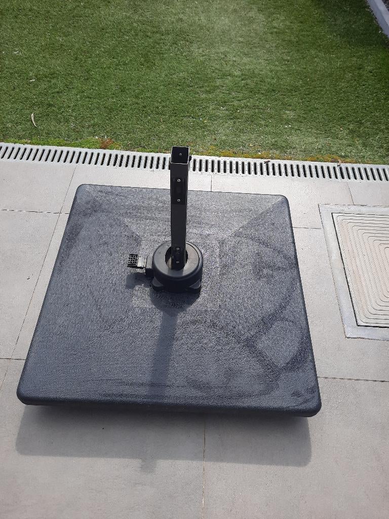 base de parasol noire sur roulettes, Enlèvement, Utilisé