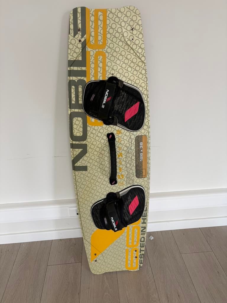 Nobile planche de kite 666 126x38, Sports nautiques & Bateaux, Kitesurf, Enlèvement, Utilisé, Planche de kite