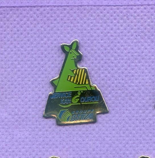 Pins Kangourou Groupe Sita Ab694, Verzamelen, Speldjes, Pins en Buttons, Verzenden, Zo goed als nieuw, Dier of Natuur, Speldje of Pin