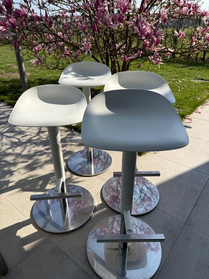 4 tabourets de bar IKEA Janinge, Maison & Meubles, Tabourets de bar, Utilisé, 60 à 90 cm, Synthétique, Métal, 4 tabourets, Réglable en hauteur