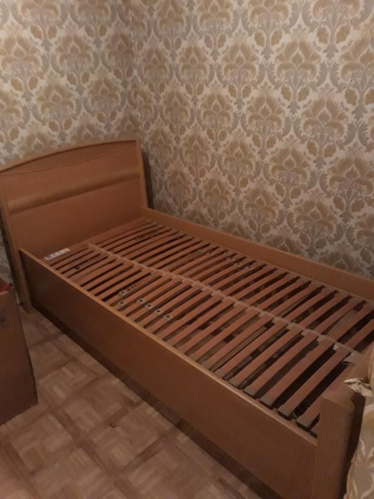 Eenpersoonsbed in goede staat , met of zonder lattenbodem.t, Ophalen