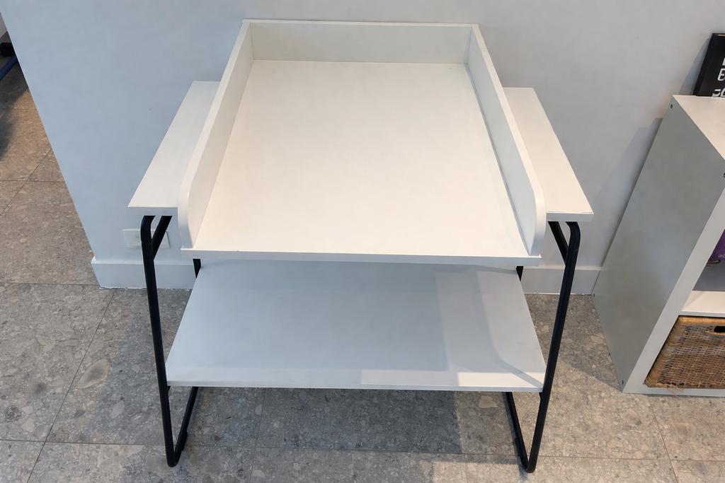 Childwood verzorgingstafel (Wit/Navy) in perfecte staat, Kinderen en Baby's, Ophalen, 105 cm of meer, Zo goed als nieuw, 75 tot 100 cm