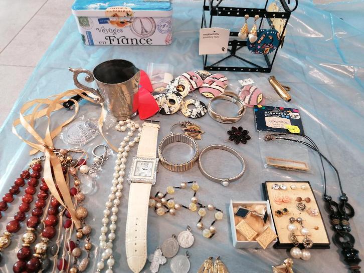 Grote juwelen lot + nieuwe juwelenstandaard – €20, Hobby en Vrije tijd, Kralen en Sieraden maken, Zo goed als nieuw, Hanger, Ophalen