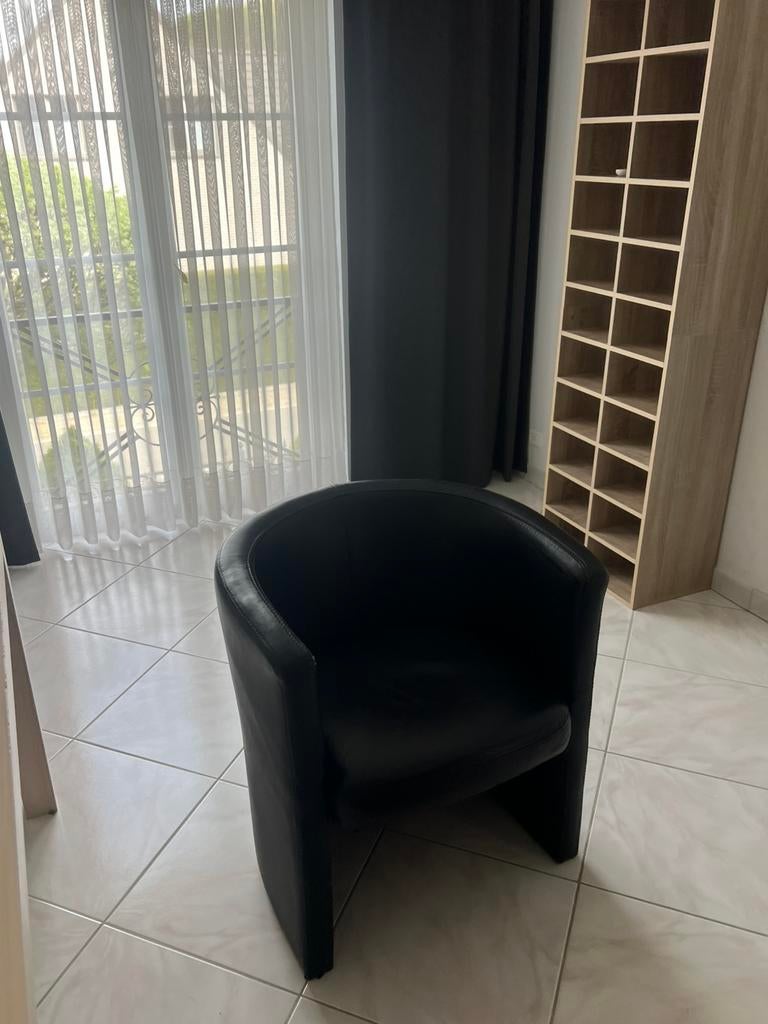 Zwarte fauteuil / kuipstoel – Comfortabel & Stijlvol, Ophalen, Zo goed als nieuw