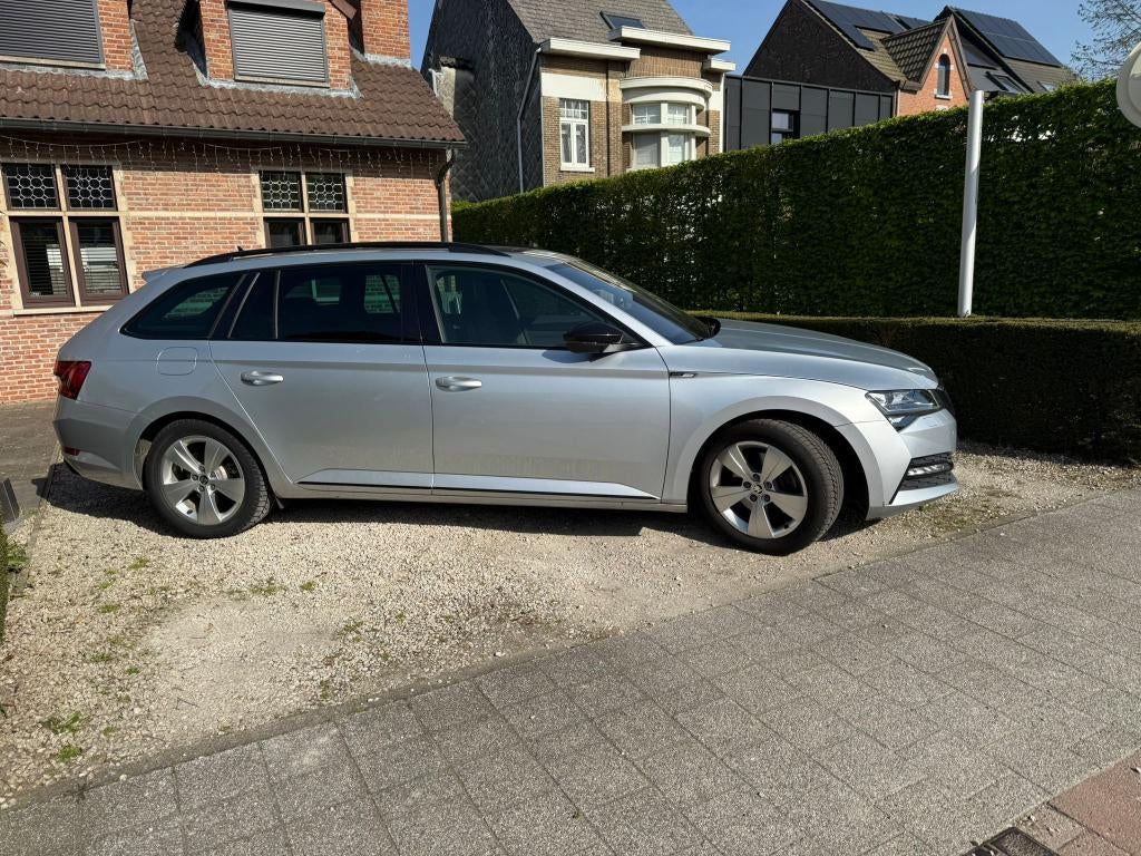 Skoda Superb Ambition (2020) – Benzine - Zeer goed uitgerust, Auto's, Automaat, Lichtsensor, Leder en Stof, Bedrijf