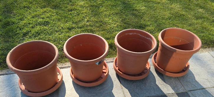 4 tuinbloempotten in kunststof - schalen op wieltjes, Tuin en Terras, Bloempotten, Gebruikt, Kunststof, Tuin, Minder dan 40 cm