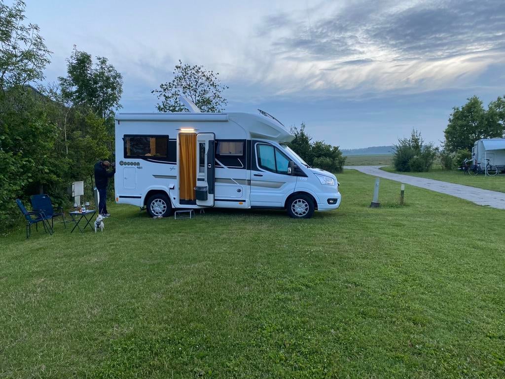 Benimar Tessoro 481 - 2021 - automaat - 14.800km - Topstaat, Caravanes & Camping, Camping-cars, Particulier, jusqu'à 4, Semi-intégral