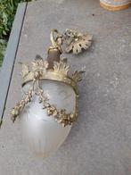 Lustre en bronze ancien demi-lustre en forme de globe taillé, Enlèvement