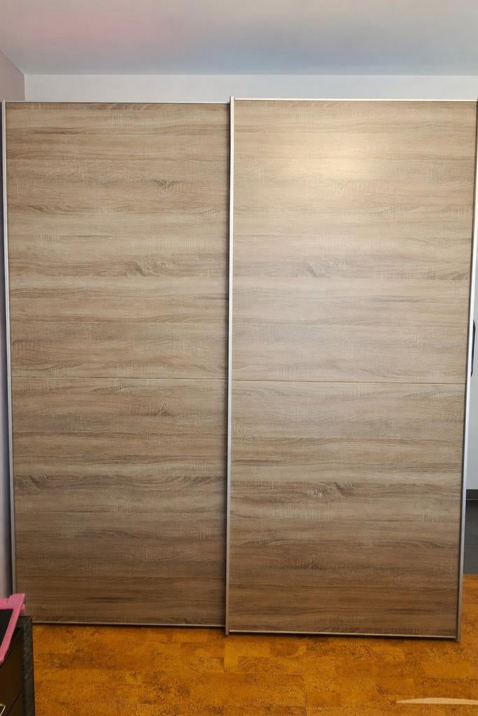 Grande armoire à portes coulissantes - très bon état, Maison & Meubles, Armoires | Armoires à porte coulissante & Armoires à archives