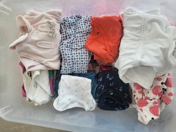 Grote doos met babykleding van maat 50- 68 (ook merkkledij) beschikbaar voor biedingen