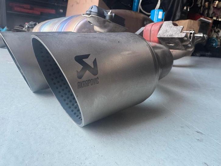 Akrapovic Catback origineel Golf 7.5R en Golf 7R, Autos : Pièces & Accessoires, Systèmes d'échappement, Volkswagen, Utilisé, Enlèvement