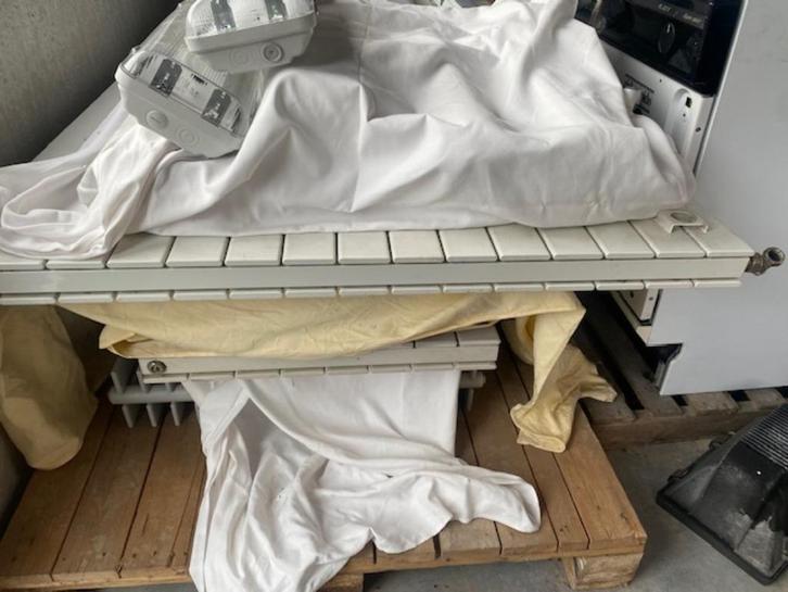 Radiatoren, Doe-het-zelf en Bouw, Verwarming en Radiatoren, Gebruikt, Radiator, 800 watt of meer, 80 cm of meer, 60 tot 150 cm