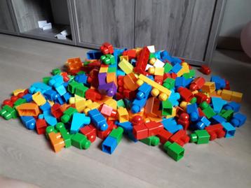 Mega bloks 380 stuks beschikbaar voor biedingen