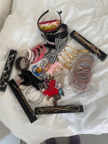 Mystery box vol juwelen beschikbaar voor biedingen