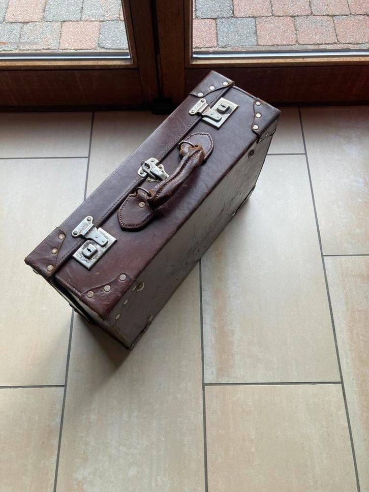 Oude koffer, Handtassen en Accessoires, Koffers, Gebruikt, Leer, Ophalen of Verzenden