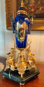 Mooie porselein vaas met verguld bronzen putti, Antiek en Kunst, Ophalen