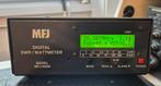 MFJ 826B SWR WATTMETER FREQUENTIEMETER, Telecommunicatie, Ophalen, Zo goed als nieuw, Zender