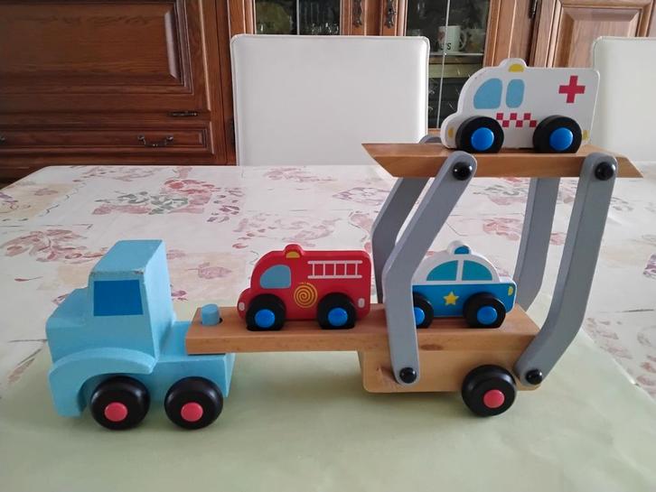 Houten camion met oplegger en 3 auto^s, Kinderen en Baby's, Speelgoed |Speelgoedvoertuigen, Gebruikt, Ophalen