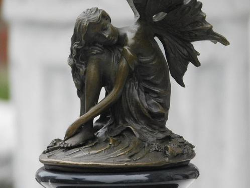 Bronzen beeld - slapende Elf - voet van marmer, Antiek en Kunst, Antiek | Brons en Koper, Brons, Ophalen of Verzenden
