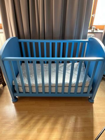 Babybed + dekens beschikbaar voor biedingen