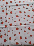 Katoenen stof - Wit met aardbeien, Ophalen of Verzenden, Wit