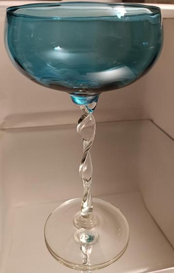 Vintage decoratieglas met gedraaide steel beschikbaar voor biedingen