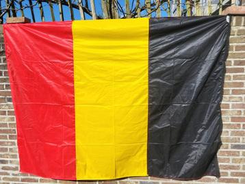 Belgisch vlag groot  beschikbaar voor biedingen