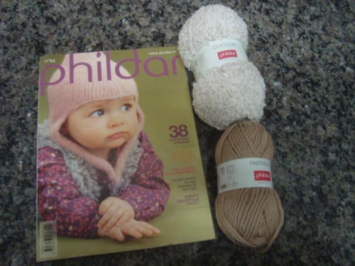 Magazine PHILDAR, livre de créations et 2 pelotes de laine, Hobby en Vrije tijd, Breien en Haken, Nieuw, Breien, Patroon of Boek