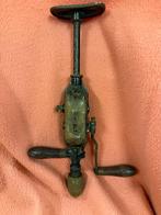 Strijkijzer en handboor, Ophalen