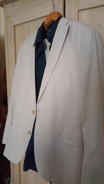 wit cremekleurig kostuum, (vest en broek)  beschikbaar voor biedingen