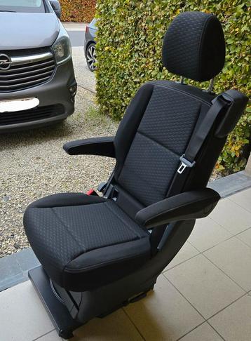 Uitneembare en draaibare autostoel – perfecte staat beschikbaar voor biedingen